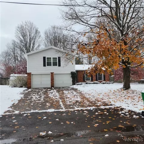 96 W Edgewood Dr, Springville, NY 14141