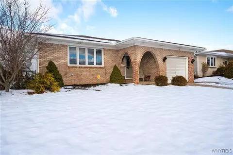 16 Oakwood Dr, Cheektowaga, NY 14227