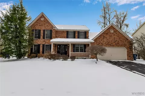 33 Vassar Dr, Getzville, NY 14068