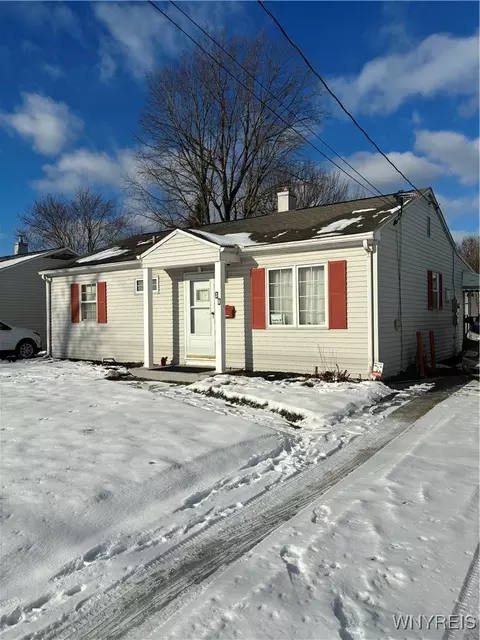 38 Steiner Ave, Tonawanda, NY 14150