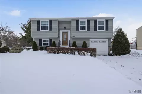 6610 Parkwood Dr, Lockport, NY 14094