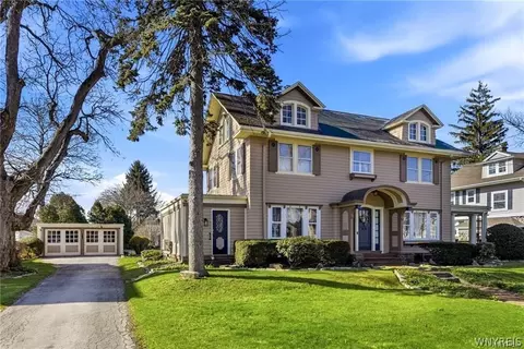 727 W Center St, Ridgeway, NY 14103