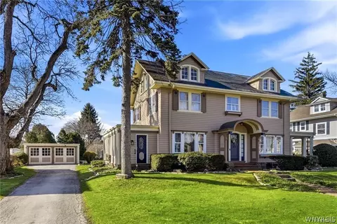 727 W Center St, Ridgeway, NY 14103