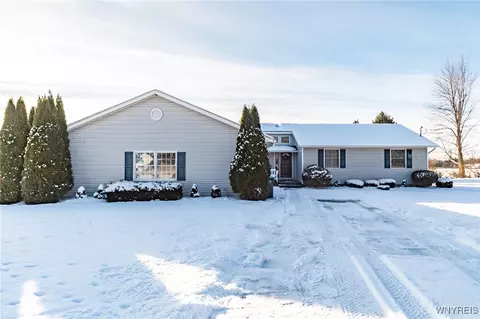 4416 S Bennett Hts, Batavia, NY 14020