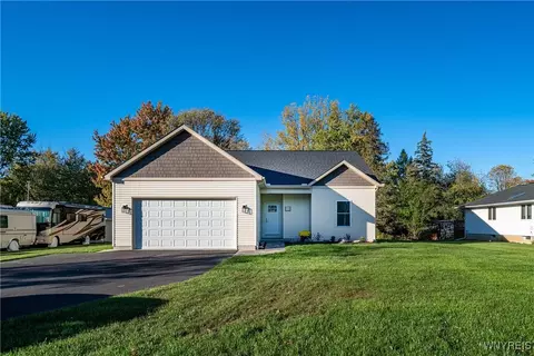 6429 Hamm Rd, Lockport, NY 14094