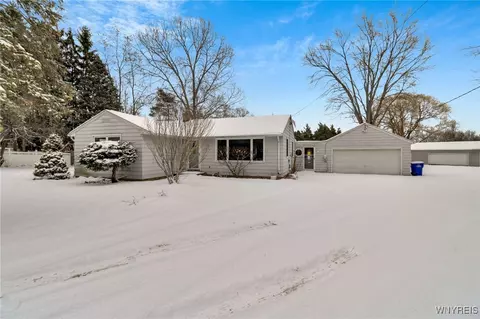 6921 Bear Ridge Rd, Pendleton, NY 14120