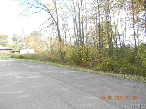 68 Grove St, Evans, NY 14006 photo 3