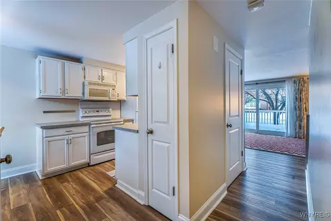 Entry Way - 417 Third Ave, Amherst, NY 14221 photo 2 of 3