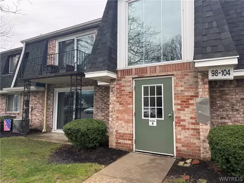98 Foxberry Dr #A, Getzville, NY 14068