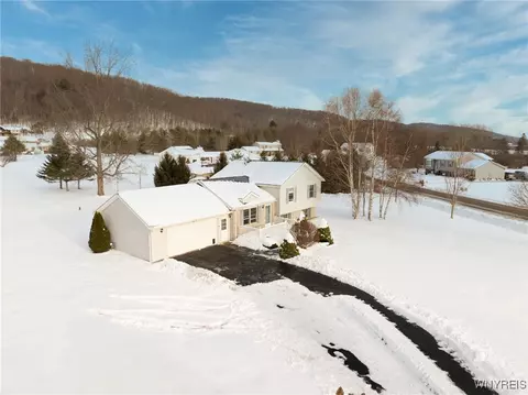 10 Sunburst Ln, Allegany, NY 14706