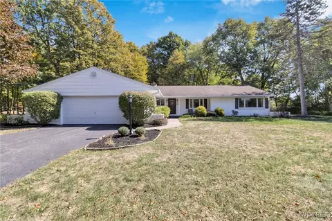 4883 Winding Ln, Clarence, NY 14031