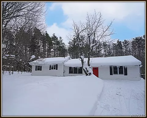 3159 Paxon Rd, Eden, NY 14057