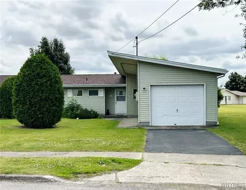6 Steele Cir, Niagara, NY 14304