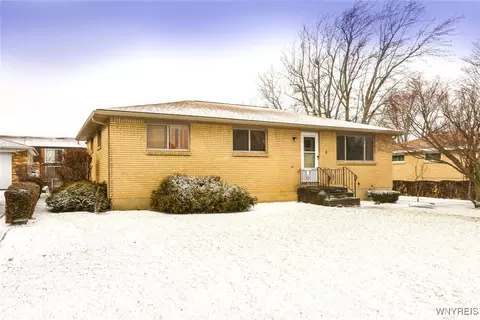 3810 Lynn Dr, Orchard Park, NY 14127