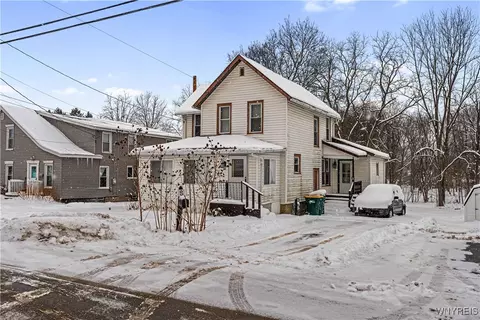 63 Prospect St, Warsaw, NY 14569