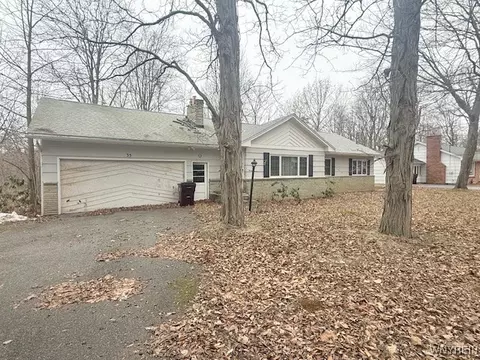 35 James Pl, Orchard Park, NY 14127