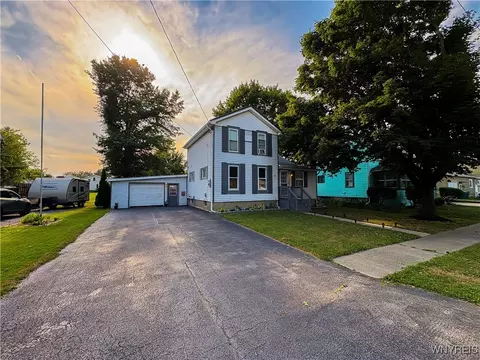 10 Windsor St, Attica, NY 14011