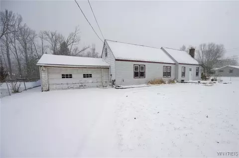 322 Kennedy Ave, Evans, NY 14006