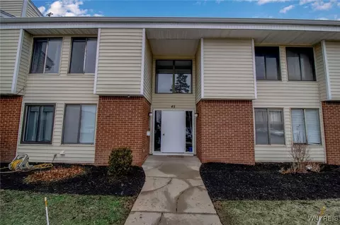 45 Bee Hunter Ct #D, East Amherst, NY 14051