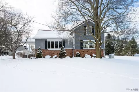 3610 S Newstead Rd, Akron, NY 14001
