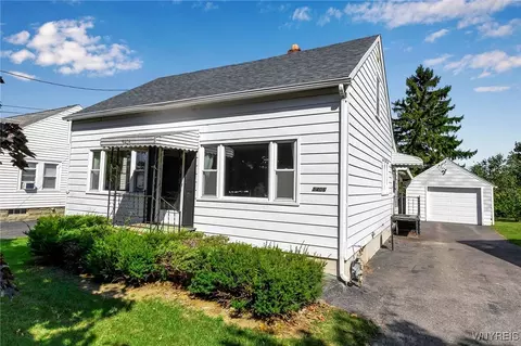 5406 Mayle Ct, Niagara, NY 14305