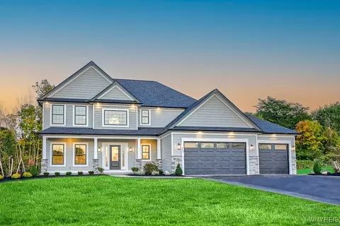 5201 Kandefers Trl, Clarence, NY 14221