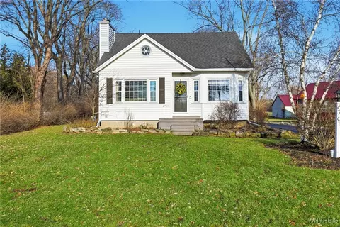 6761 E High St, Lockport, NY 14094