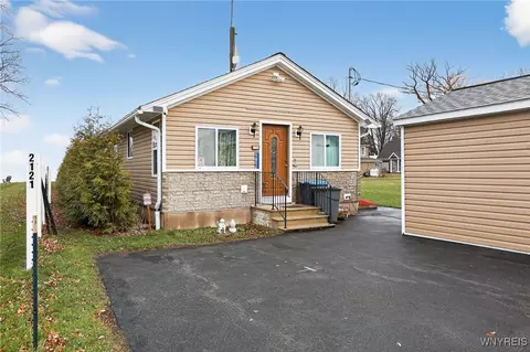 2125 Lake Rd, Porter, NY 14174