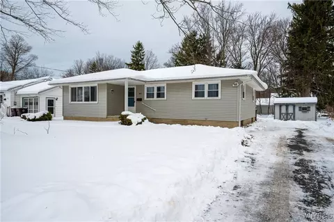2852 Roswell Pkwy, Eden, NY 14057