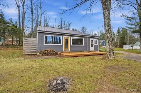 64 Summerset Dr, Java, NY 14009