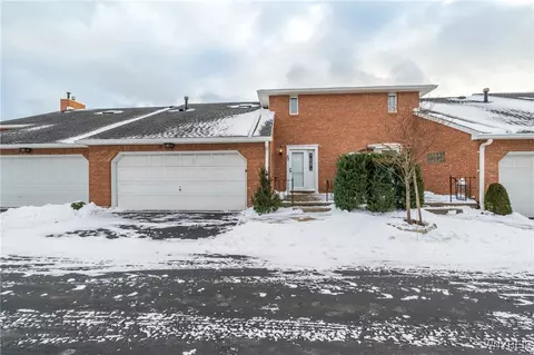 27 Wellington Ct N, Amherst, NY 14221