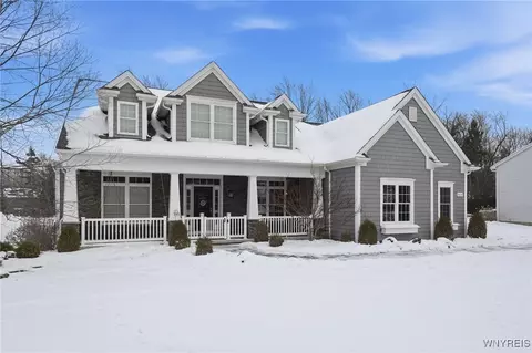 5115 Willowbrook Dr W, Clarence, NY 14031