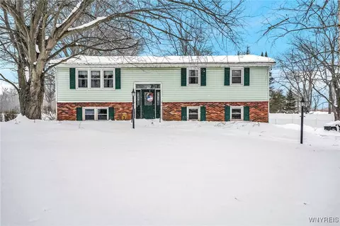 521 Stolle Rd, Elma, NY 14059