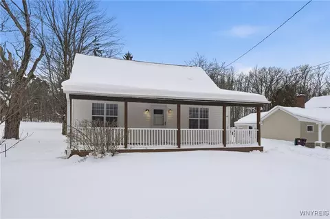 6235 Seufert Rd, Orchard Park, NY 14127