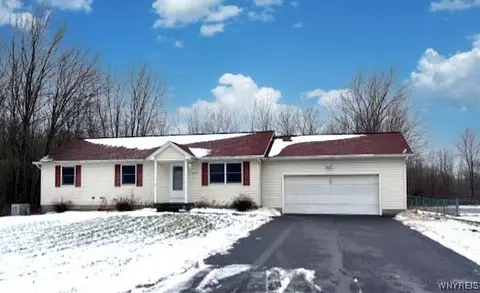 6702 Minnick Rd, Lockport, NY 14094