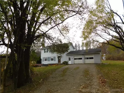 1108 Macduffie Dr, Hinsdale, NY 14743