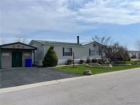 1164 Timberwood Dr, Lockport, NY 14094