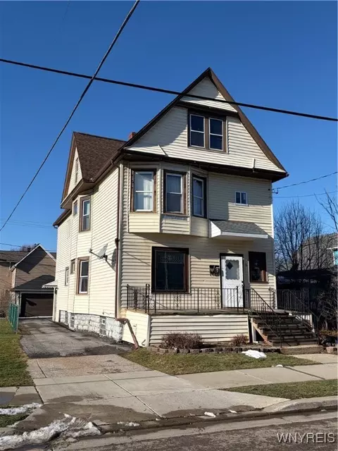 18 Stephenson Ave, West Seneca, NY 14224
