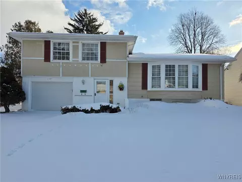 1325 Brookfield Dr, North Tonawanda, NY 14120