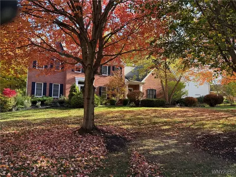 165 Squire Dr, Orchard Park, NY 14127