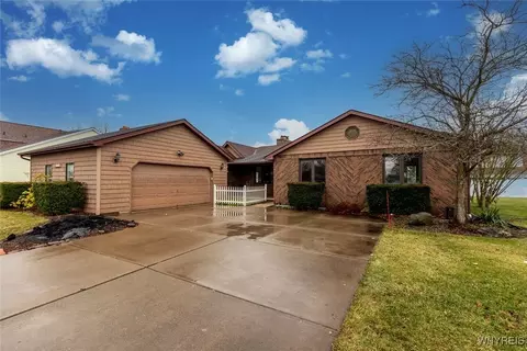 2568 Joann Ct, Wheatfield, NY 14304