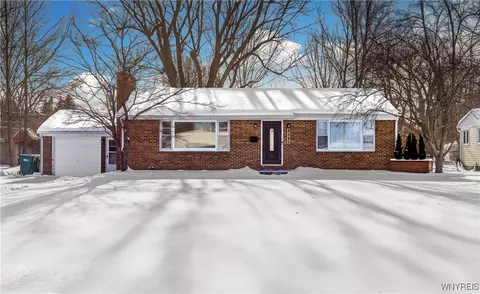 8385 Vernon Cir, Buffalo, NY 14221
