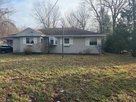 7473 Townline Rd, Pendleton, NY 14120