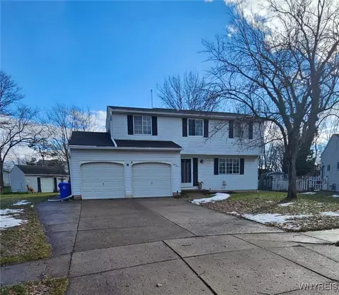 33 Vermont Pl, West Seneca, NY 14224