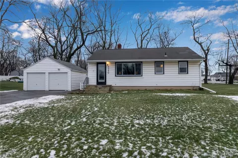 5389 William St, Lewiston, NY 14092