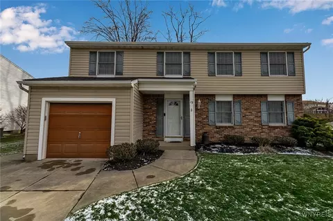 19 E Bihrwood Dr, West Seneca, NY 14224