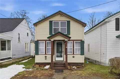 43 Walnut St, Persia, NY 14070