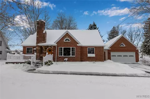 336 N Main St, Evans, NY 14006