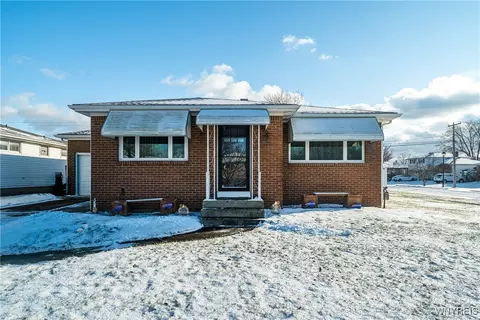 3 Honduras Ln, Cheektowaga, NY 14225