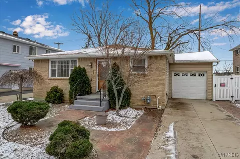 17 Fath Dr, Cheektowaga, NY 14225